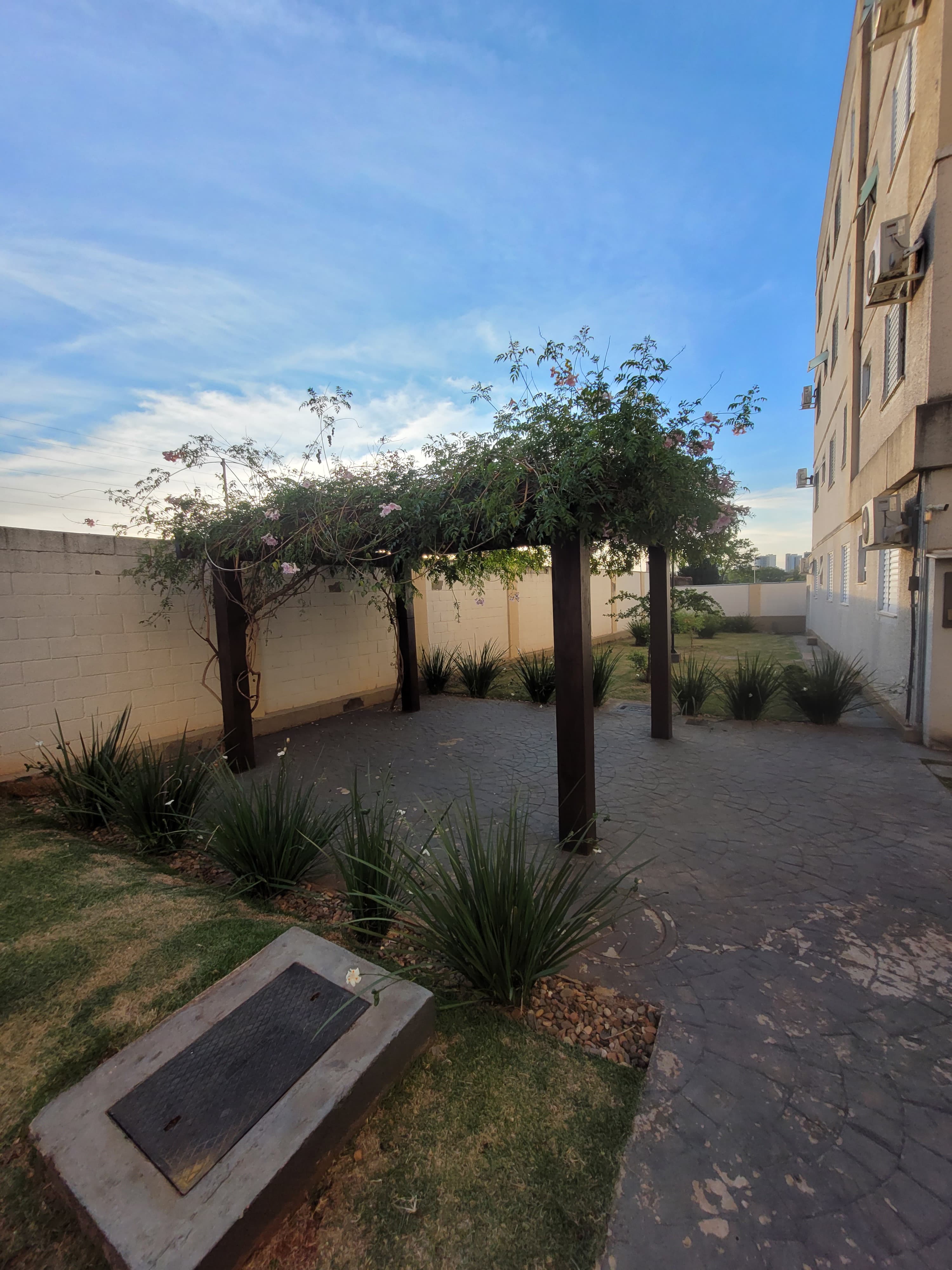 foto do anúncio Apartamento Térreo no Residencial La Spezia – 2 Quartos com Lazer Completo em Londrina